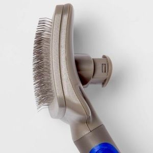 Pet grooming brush